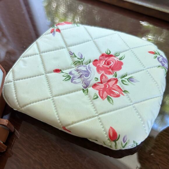 Vintage Folding Travel Mirror with Vinyl Floral Storage Pouch ￼ - Picture 5 of 14